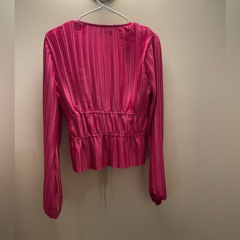WAYF Payton Plunge Neck Plissé Top - Picture 4 of 6